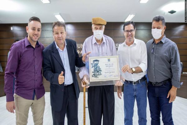 Legislativo entrega Moção de Aplauso pelos 40 anos do Recanto Chão Batido
