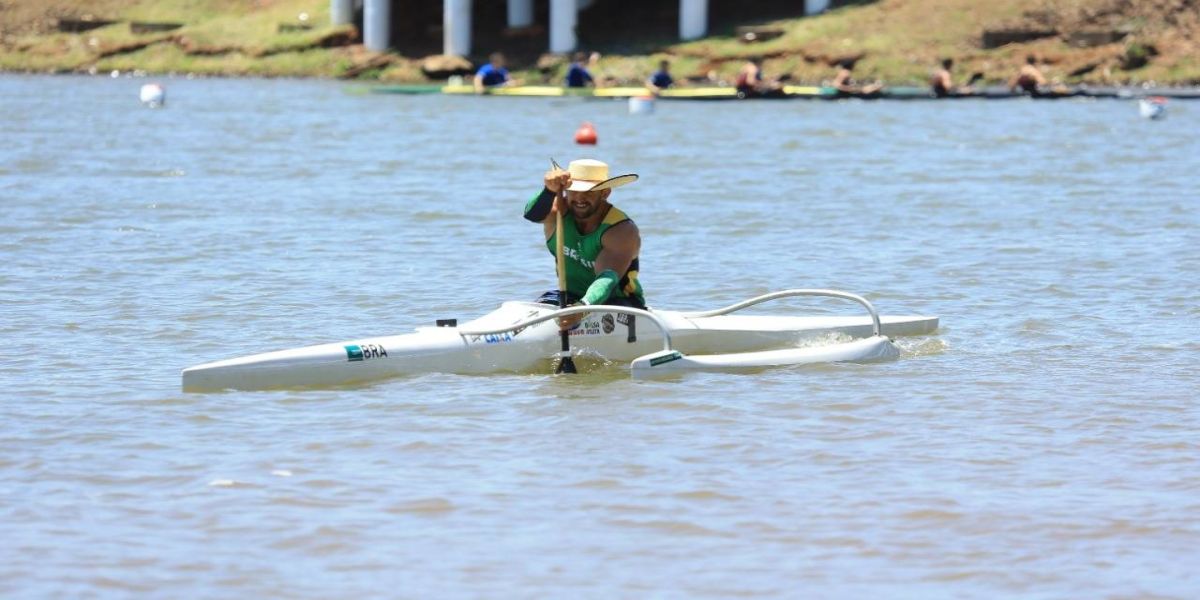Paranhos participa de entrega de medalhas na Coanoagem