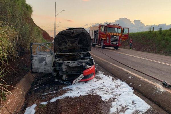 Homem encontrado carbonizado dentro de veículo na BR-163 é identificado
