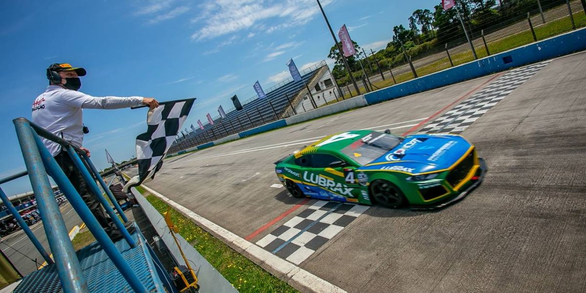 Leo Torres vence a primeira corrida da final da da GT Sprint Race 2021
