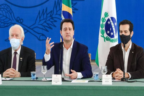 Imagem referente a notícia: Governo do Estado propõe piso salarial de R$ 5,5 mil para todos os professores da rede pública