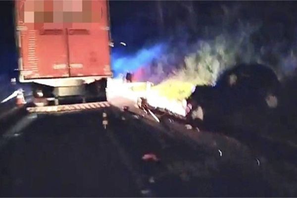 Grupo de pagode morre em acidente de carro na PR-153, entre Ventania e Tibagi