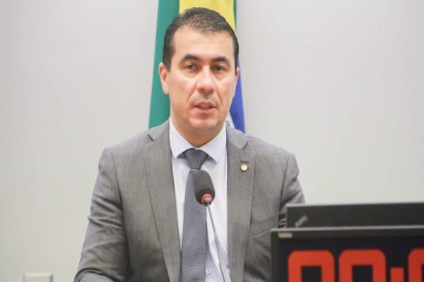 Comissão aprova pensão especial para dependente de profissional da segurança morto por Covid-19