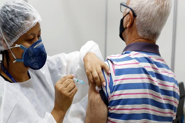 Saúde reforça sobre a importância da dose de reforço para idosos e trabalhadores de saúde