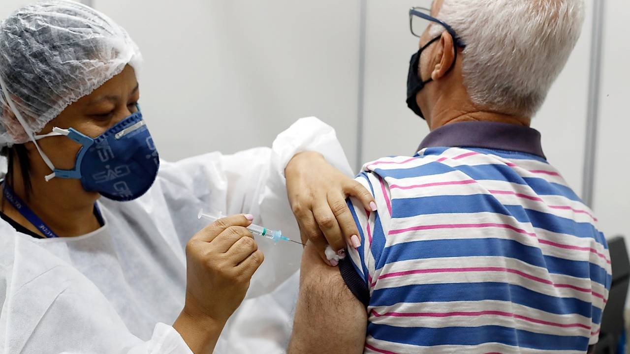 Saúde reforça sobre a importância da dose de reforço para idosos e trabalhadores de saúde