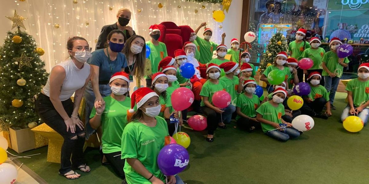 Papai Noel chega no Cascavel JL Shopping com música, noelete e muita diversão