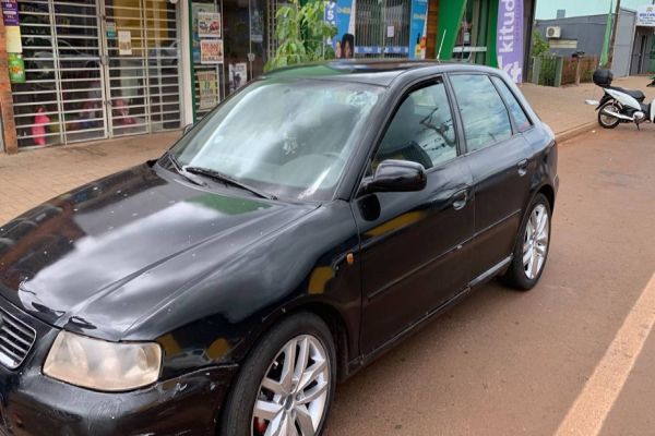 Veículo estacionado é alvo de disparos de arma de fogo no Bairro Floresta