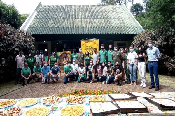43 anos do Zoo: Animais recebem "festa" pela passagem de aniversário do parque
