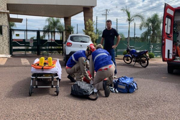 Imagem referente a notícia: Homem fica ferido após forte colisão de trânsito no Bairro Cataratas em Cascavel