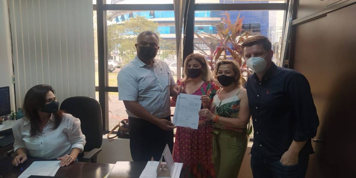 Paranhos envia à Câmara projeto que garante correção da tabela salarial aos professores