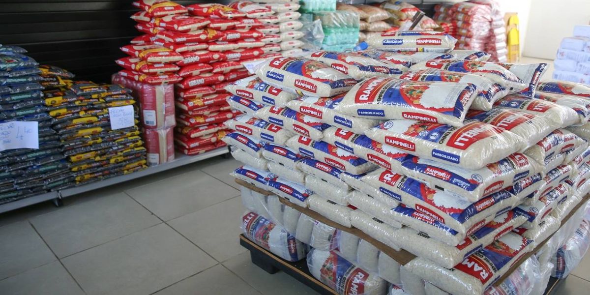 Governador regulamenta regras do programa que concede R$ 80 mensais a famílias vulneráveis