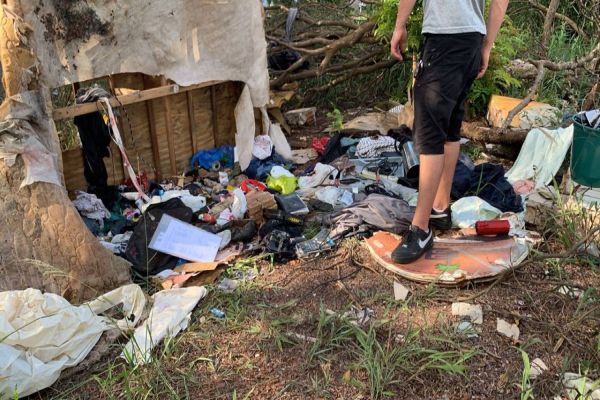 Imagem referente a notícia: Estrutura de antigo colégio é utilizado para desova de produtos oriundos de furtos em Cascavel