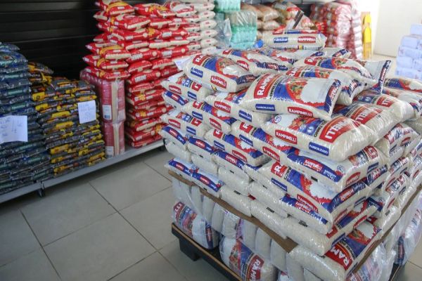 Governador regulamenta regras do programa que concede R$ 80 mensais a famílias vulneráveis