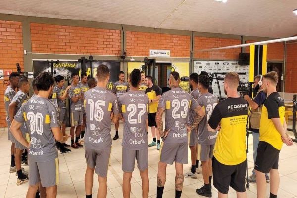 Futebol Clube Cascavel apresenta jogadores para o início da pré temporada