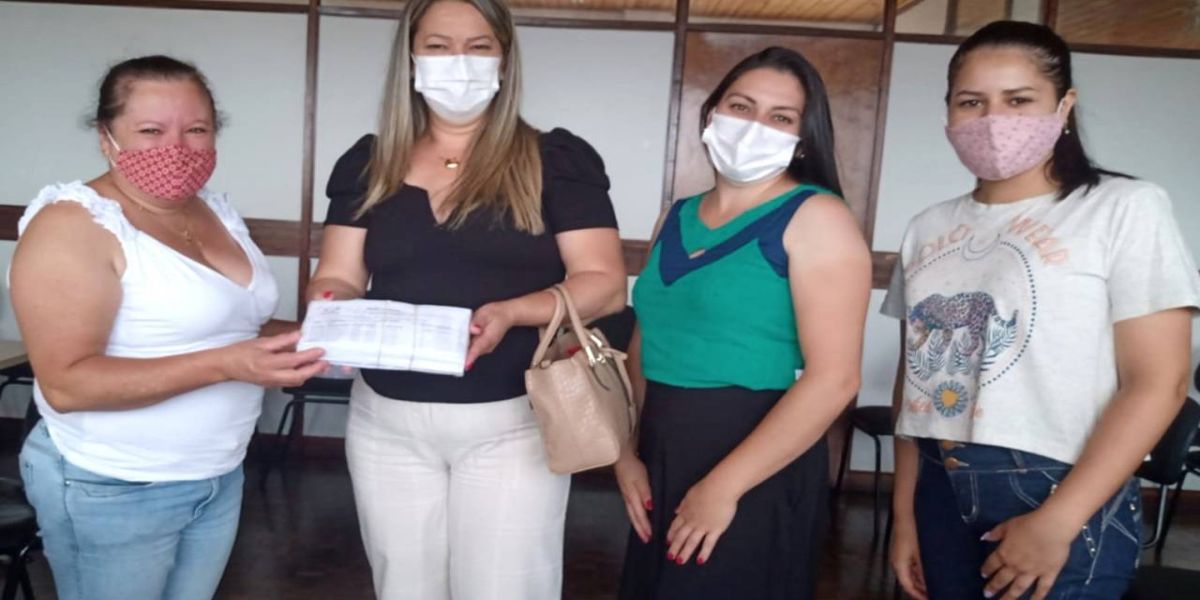 Cartão Comida Boa começa a ser distribuído para as 399 prefeituras do Paraná