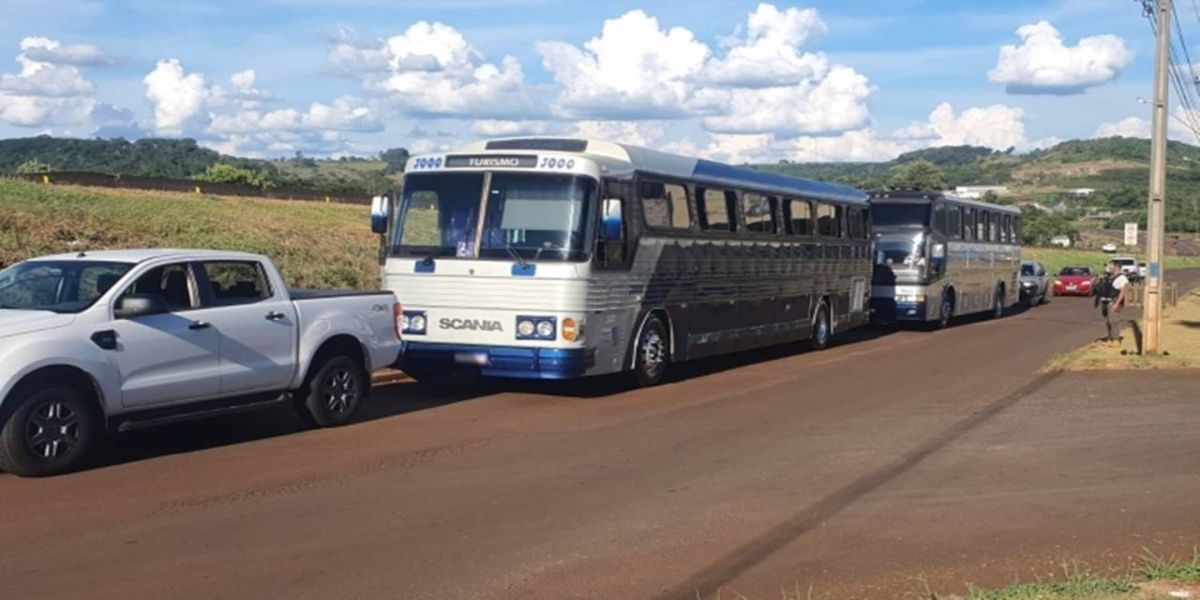 Receita Federal retém R$1,1 milhões em mercadorias irregulares e cigarros eletrônicos em 4 ônibus