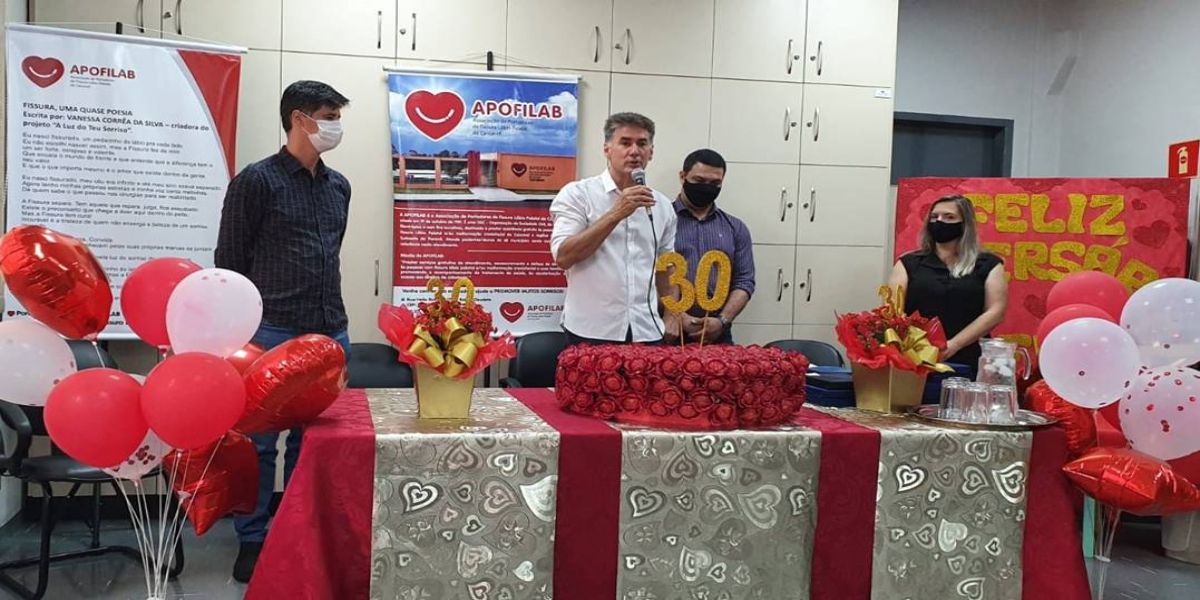 Prefeito Paranhos recebe homenagem nos 30 anos da Apofilab