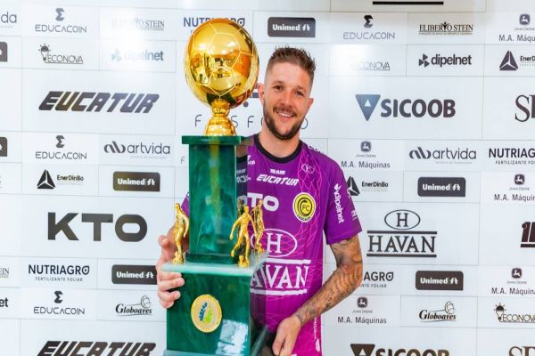 Goleiro Ricardo do Futebol Clube Cascavel anuncia aposentadoria