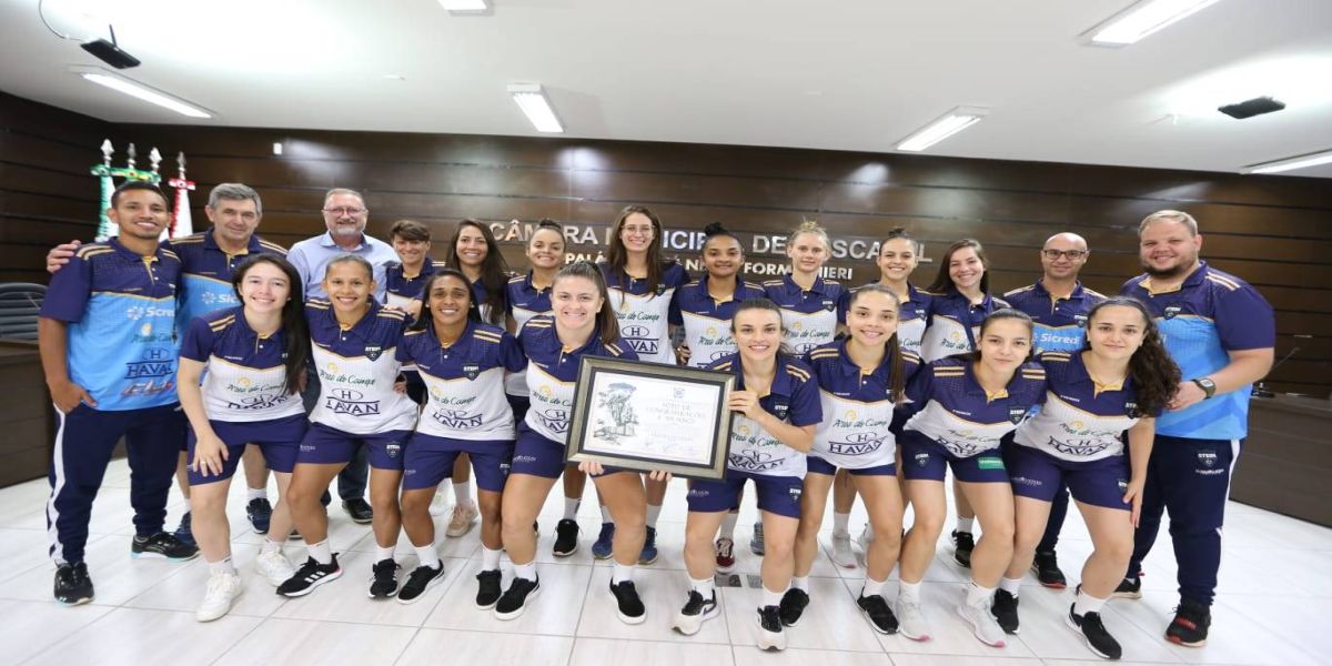 Stein Cascavel Futsal Feminino recebe votos de congratulações e aplausos na Câmara Municipal