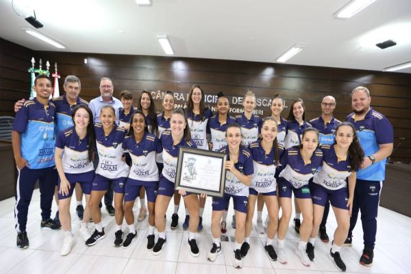 Stein Cascavel Futsal Feminino recebe votos de congratulações e aplausos na Câmara Municipal