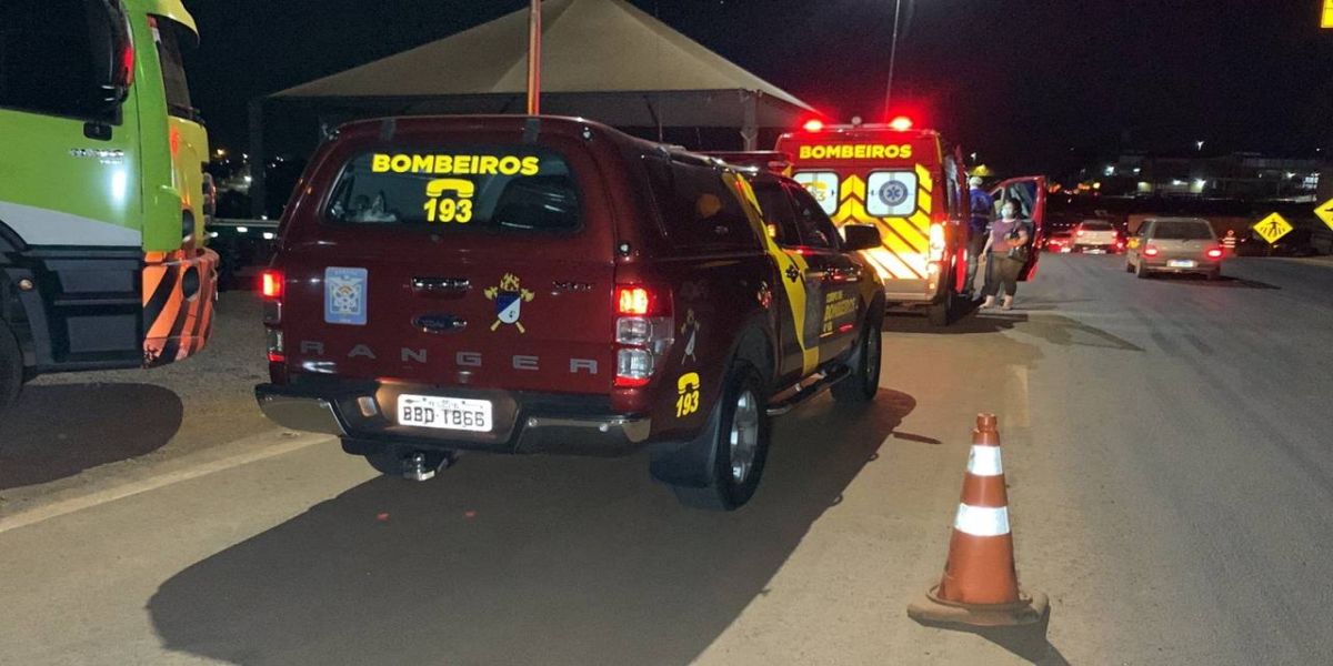 Homem esfaqueado na BR-369, pede ajuda na base da PRF no Trevo Cataratas em Cascavel