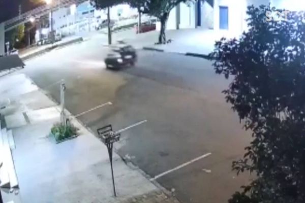 Câmera de segurança registra colisão fatal na Avenida Carlos Gomes