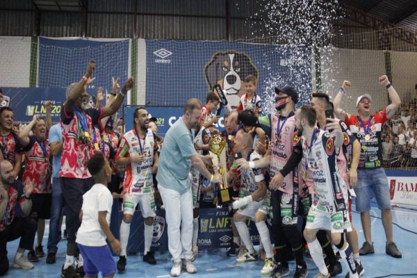 Cascavel Futsal goleia o Magnus por 6 a 0 e é o campeão da Liga Nacional de Futsal