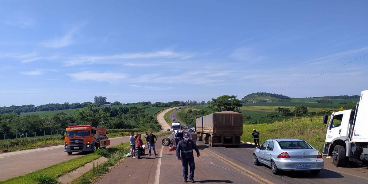 Acidente envolvendo dois carros e três caminhões foi registrado na BR 163 em Capitão