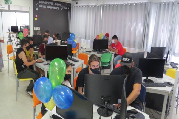 Jovens terminam primeiro módulo do curso de Lógica de Programação do Progeti