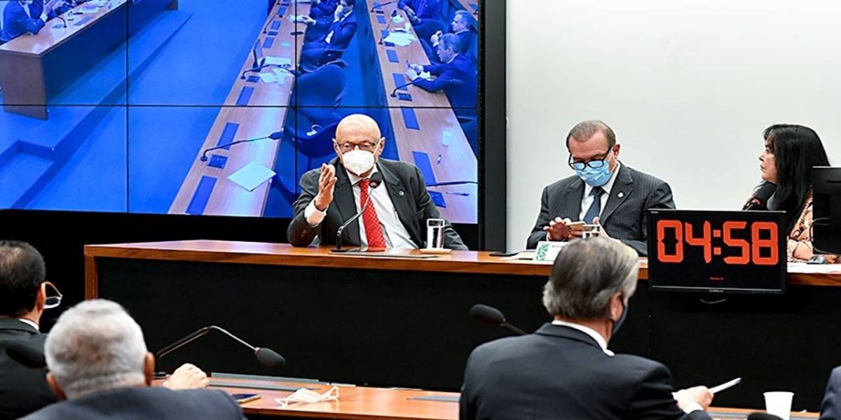 Relator setorial anuncia transferência de R$ 1 bilhão do fundo eleitoral para a Educação