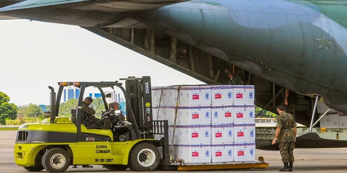 Publicada MP que autoriza governo federal a doar vacinas contra covid-19 a outros países