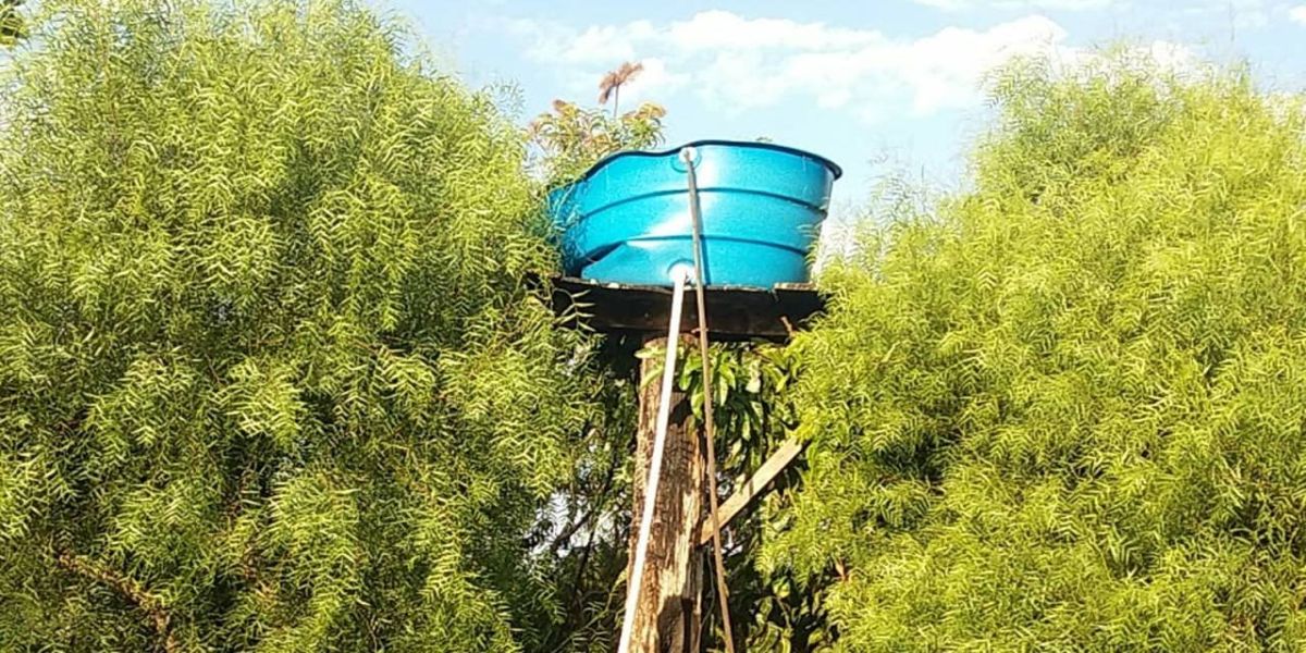 Calor derrete caixa d’água no interior do Paraná