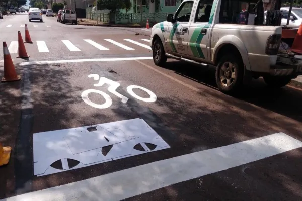 Foto relacionada a notícia: Transitar amplia área de espera segura para motos em mais cinco cruzamentos centrais
