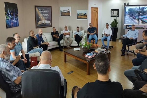 Paranhos recebe pastores de diferentes denominações evangélicas em seu gabinete