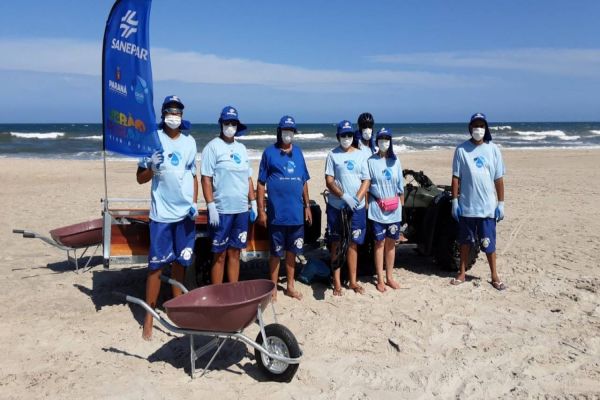 VERÃO PARANÁ: Sanepar retira cerca de 14 toneladas de resíduos por dia da orla do Litoral