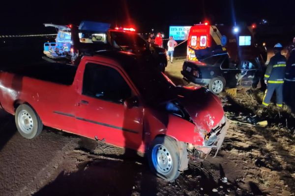 Imagem referente a notícia: Homem fica preso dentro de veículo  após grave colisão de trânsito na BR-369 em Cascavel