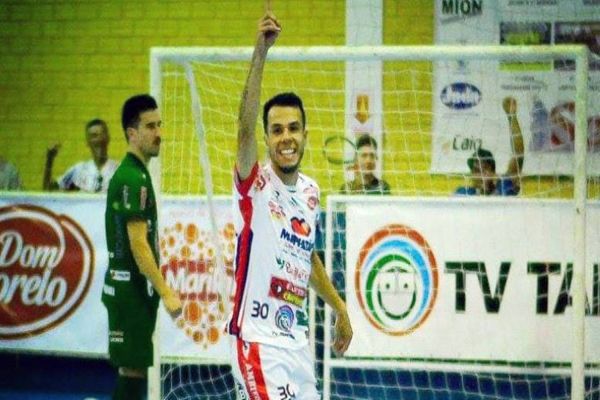 Cascavel Futsal acerta retorno de Hernandes