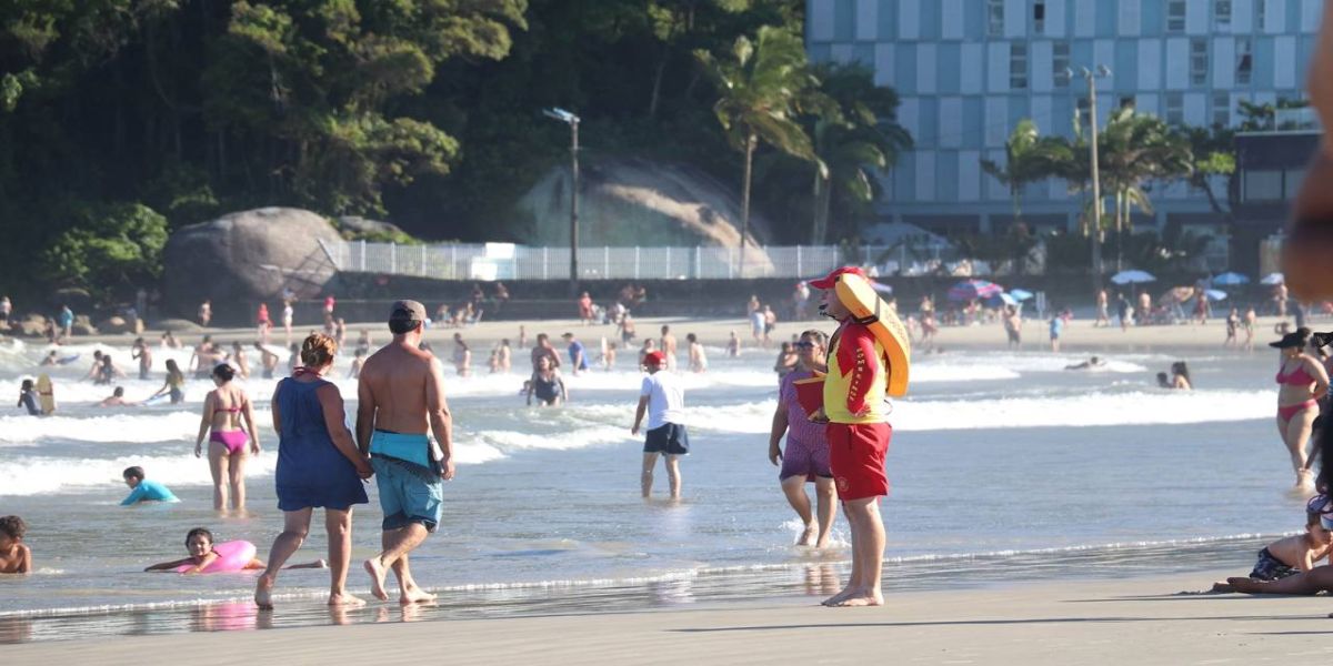 Bombeiros salvam 124 banhistas em oito dias de trabalho no Litoral