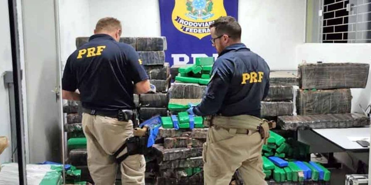 PRF apreende mais de duas toneladas de maconha na BR-480 em Chapecó; Caminhão é de Cascavel