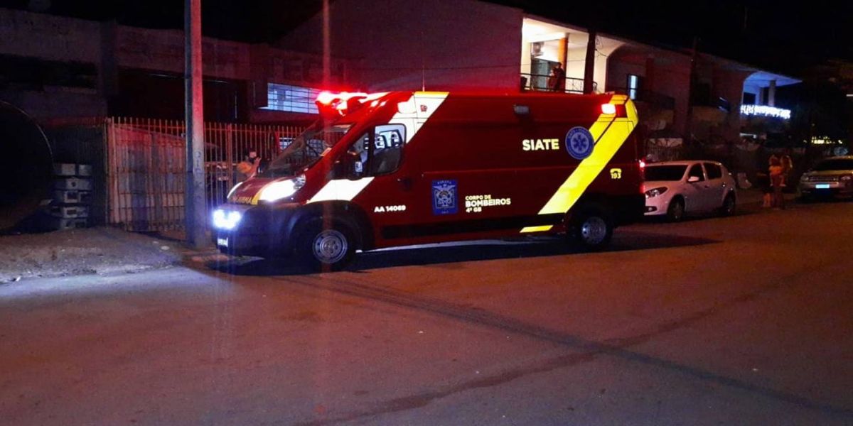 Homem fica ferido após ser agredido na Rua Carlos Gomes