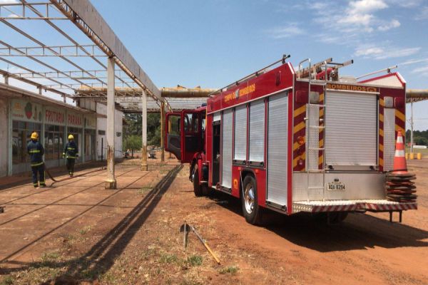 Imagem referente a notícia: Corpo de Bombeiros é acionado para combater incêndio em posto de combustível desativado na BR-369