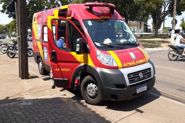 Mulher fica ferida após ser atropelada na Rua Jacarezinho