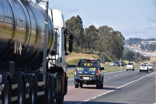 PRF inicia Operação Ano Novo 2022 no Paraná