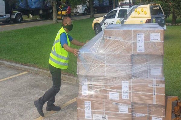 Quase 9 mil pistolas chegam ao Paraná para renovar armamento da PM