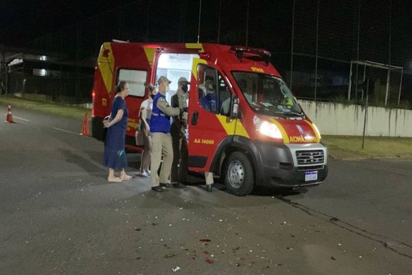 Motociclista colide na traseira de Ford/Ka na Rua Clodoaldo Ursulano