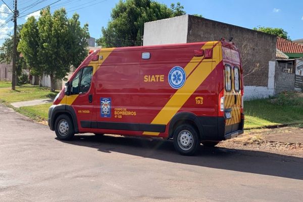 Imagem referente a notícia: Motociclista sofre várias escoriações após colisão lateral na Rua Cuiabá