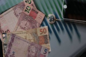 Imagem referente à notícia: Empresários do Paraná entram no segundo semestre mais cautelosos, mas mantêm investimentos e empregos