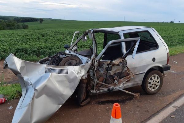 PRF registra forte colisão frontal entre três veículos na BR-369