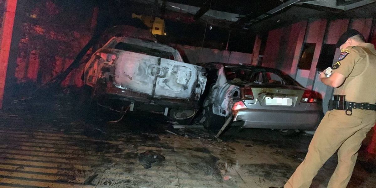 Carros e residência são atingidos por incêndio no Bairro Pioneiro Catarinense