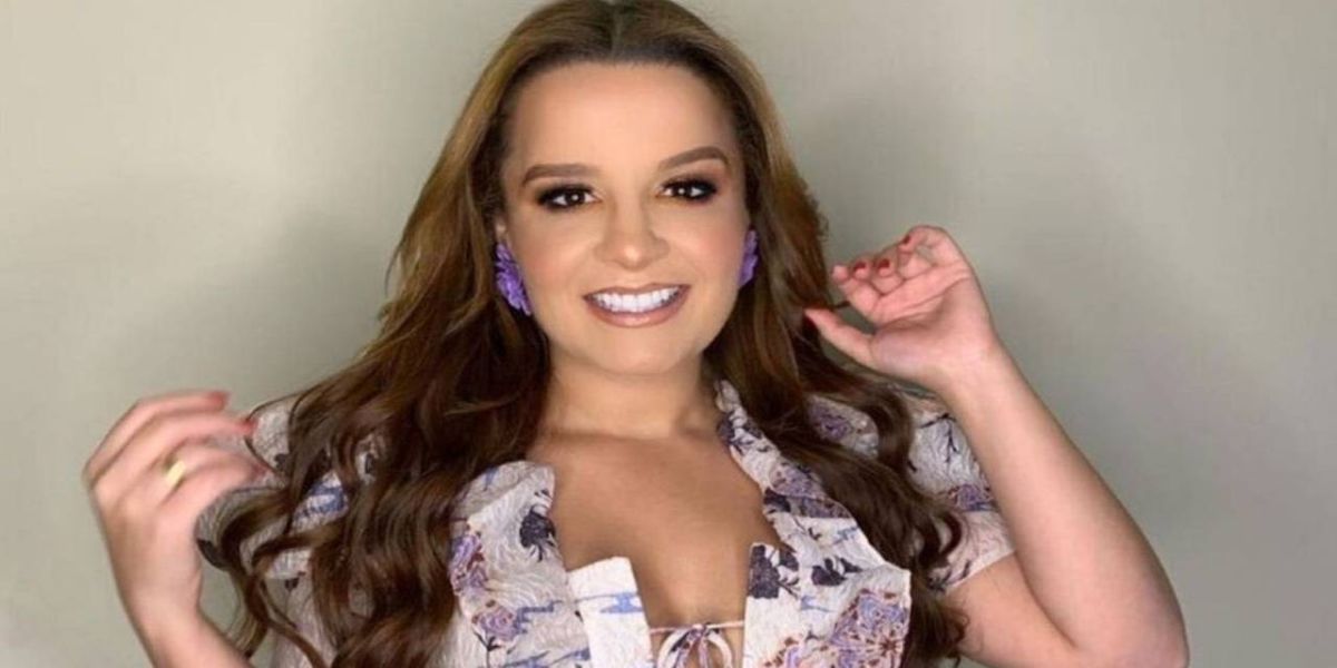 Avião com cantora Maiara bate em pássaro ao decolar e faz pouso de emergência em Florianópolis